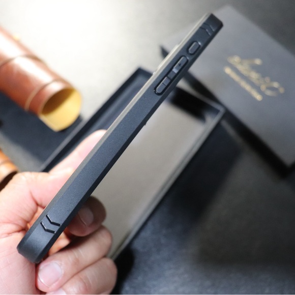 iPhone Leather Case - Picture 10 of 10